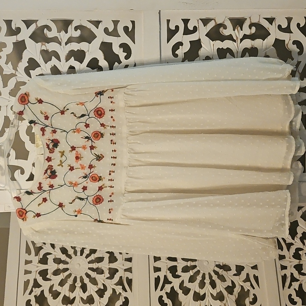 Japna White and Red Puff Sleeve Embroidered Blouse - Picture 4 of 4